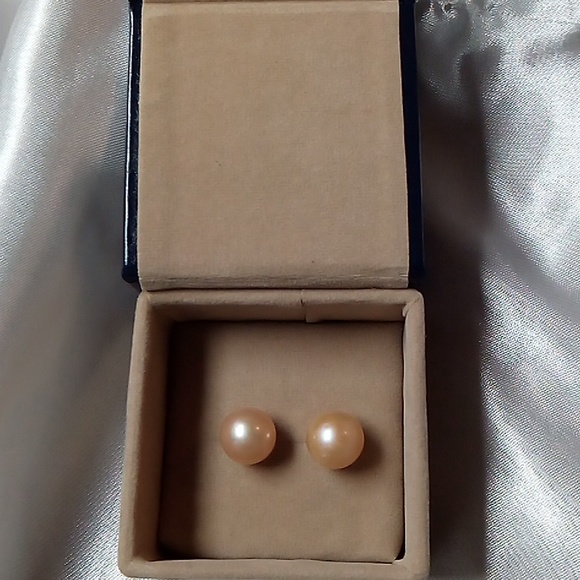 Jewelry - LOW START !!! NEW Genuine Pearl earrings